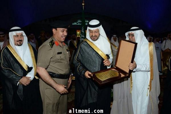 سمو امير منطقة حائل حفظه الله يكرم سعادة العقيد / دحيم الشبرمي 