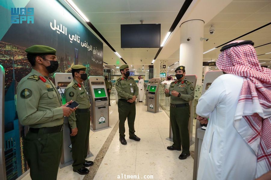 عام / نائب مدير عام الجوازات يتفقد جاهزية واستعدادات جوازات مطار الملك خالد الدولي