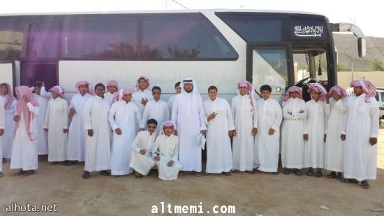 تكريماً للمتميزين في المعهد العلمي نظم رحلة للمنطقة الشرقية